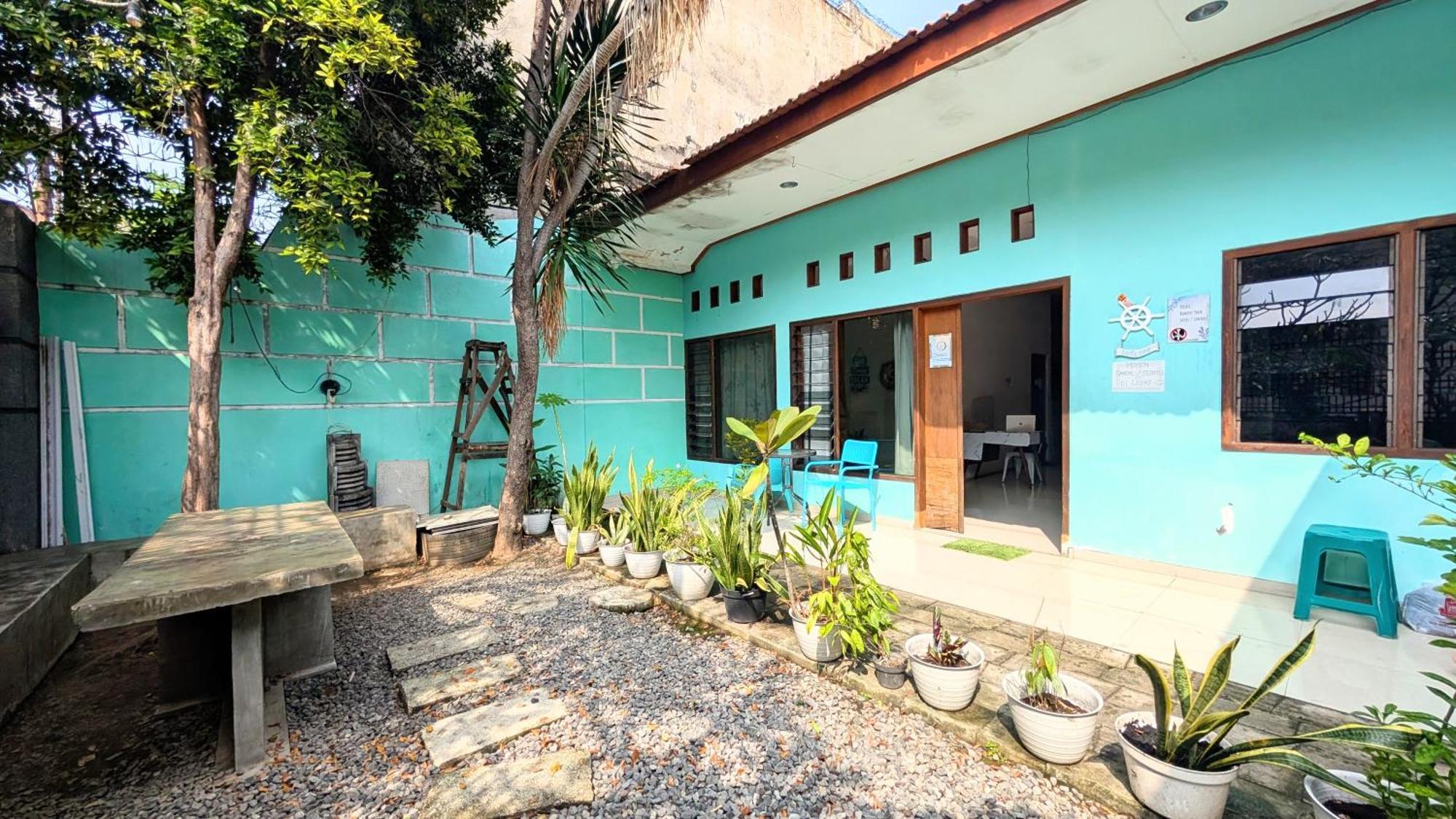Homey Guesthouse Kertajaya Surabaya Exterior foto