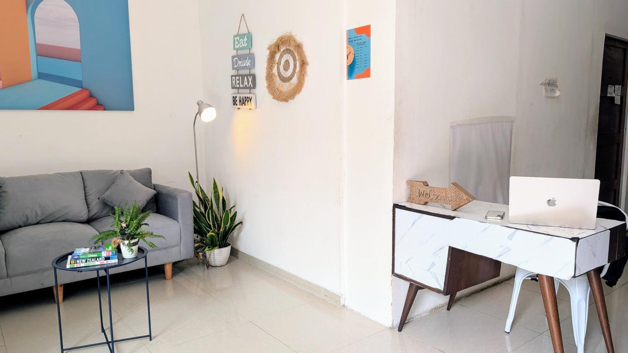 Homey Guesthouse Kertajaya Surabaya Exterior foto
